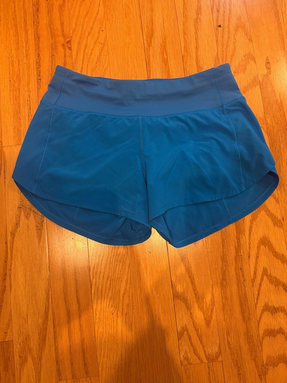 Women's Lululemon Speed Up mid rise shorts. 4 inch.